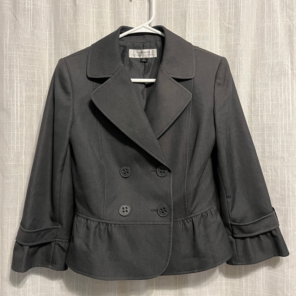 Tahari gray blazer size 6